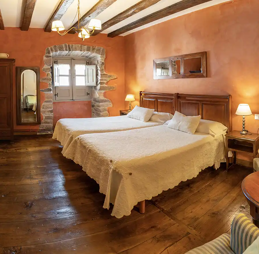Habitación doble – Vistas al pueblo y a la montaña